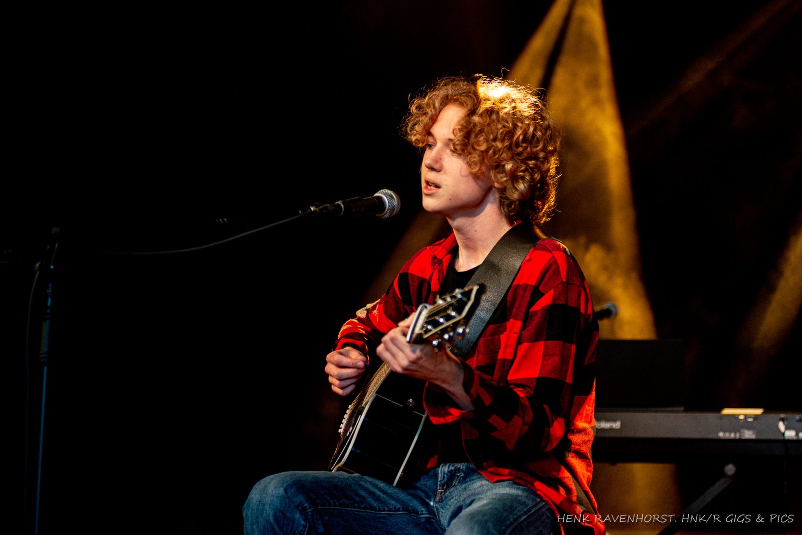 Kristof performing his own songs at his first Open Mic